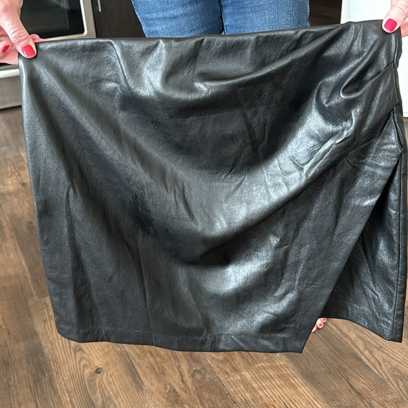 Aritizia Wilfred Faux Leather Black skirt - Picture 2 of 4